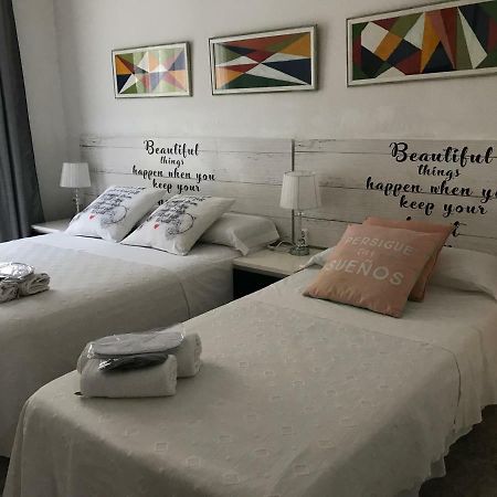 Hostal Aribau Barcelona Bagian luar foto