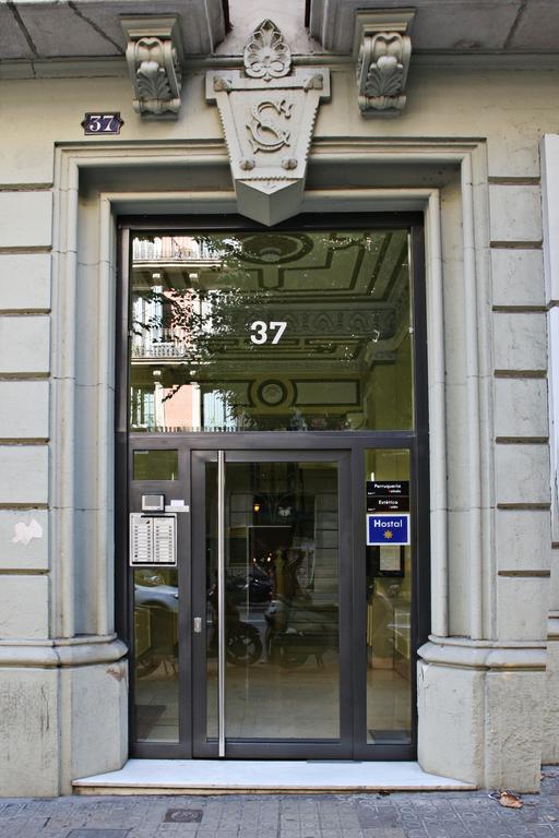 Hostal Aribau Barcelona Bagian luar foto