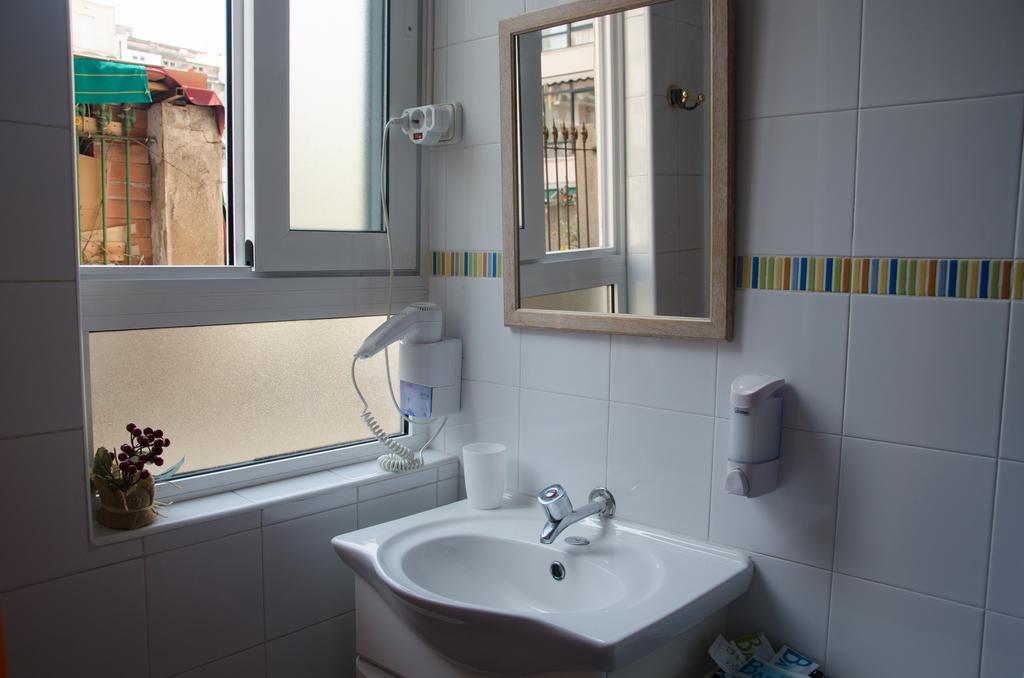 Hostal Aribau Barcelona Ruang foto