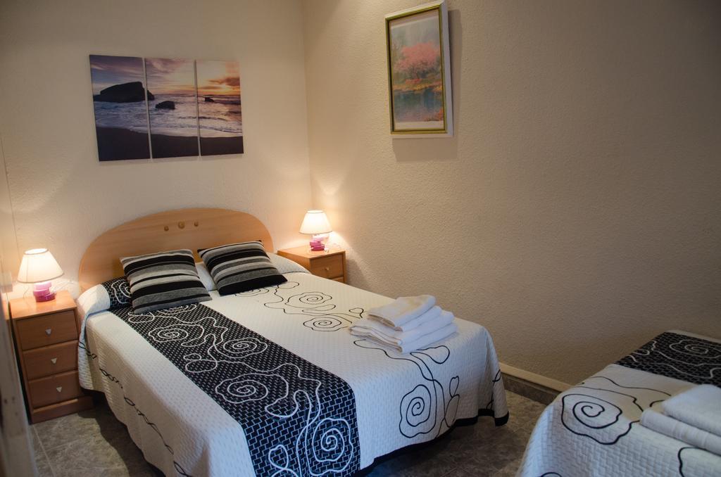 Hostal Aribau Barcelona Bagian luar foto