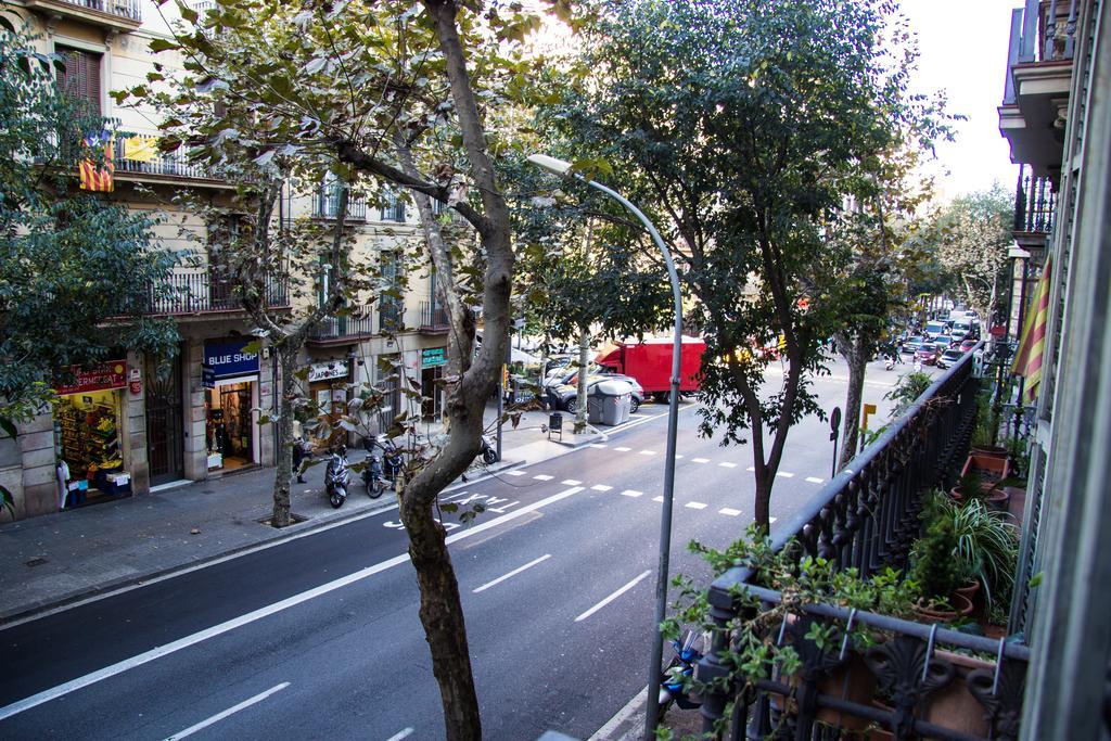 Hostal Aribau Barcelona Bagian luar foto