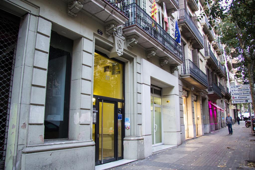 Hostal Aribau Barcelona Bagian luar foto