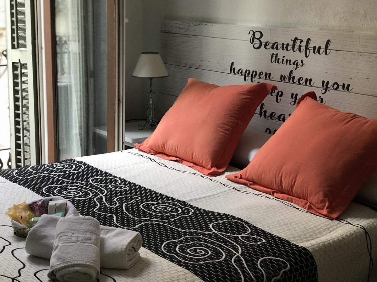 Hostal Aribau Barcelona Bagian luar foto