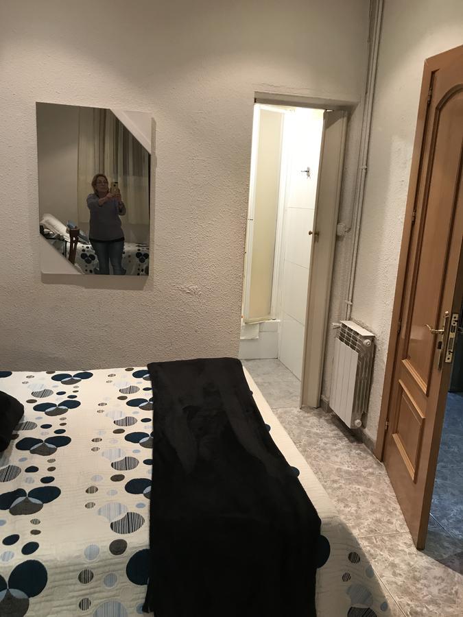 Hostal Aribau Barcelona Bagian luar foto