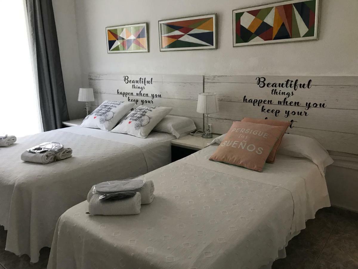 Hostal Aribau Barcelona Bagian luar foto