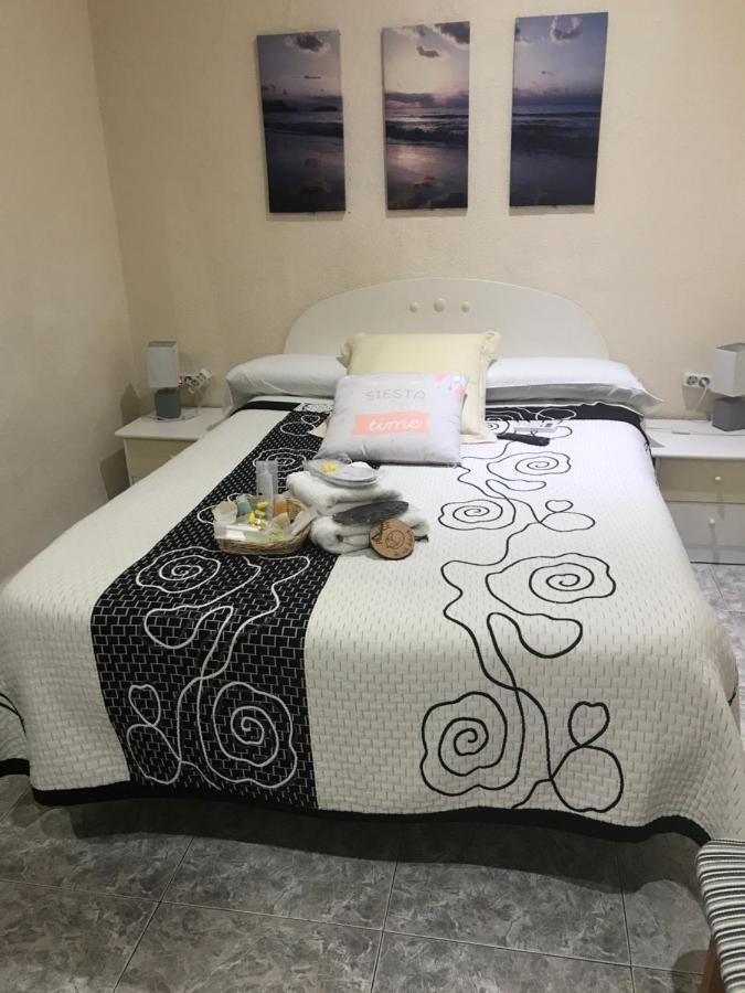 Hostal Aribau Barcelona Bagian luar foto